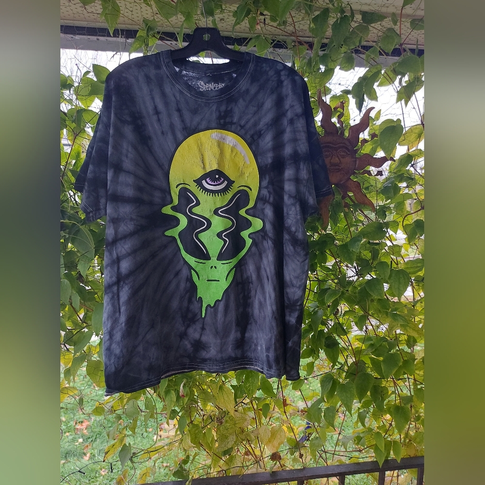 👽🖤•||Psychedelic Alien Tie-Dye Tee || XL || $10 ||•🖤👽